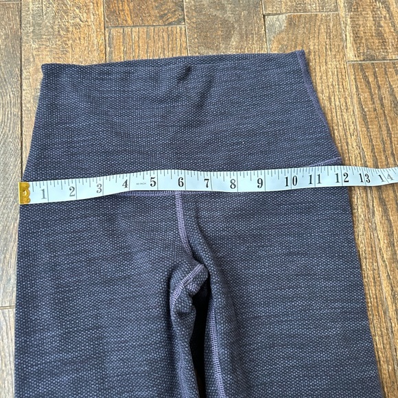 EUC Women’s Lululemon Leggings Sz 2 - Picture 6 of 7